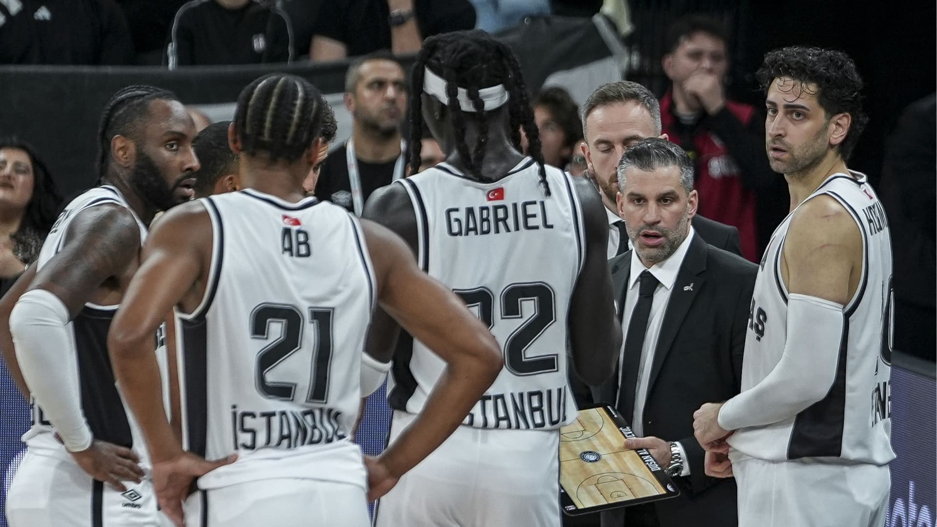 Beşiktaş, Barcelona karşısında kadro sorununu hissetti