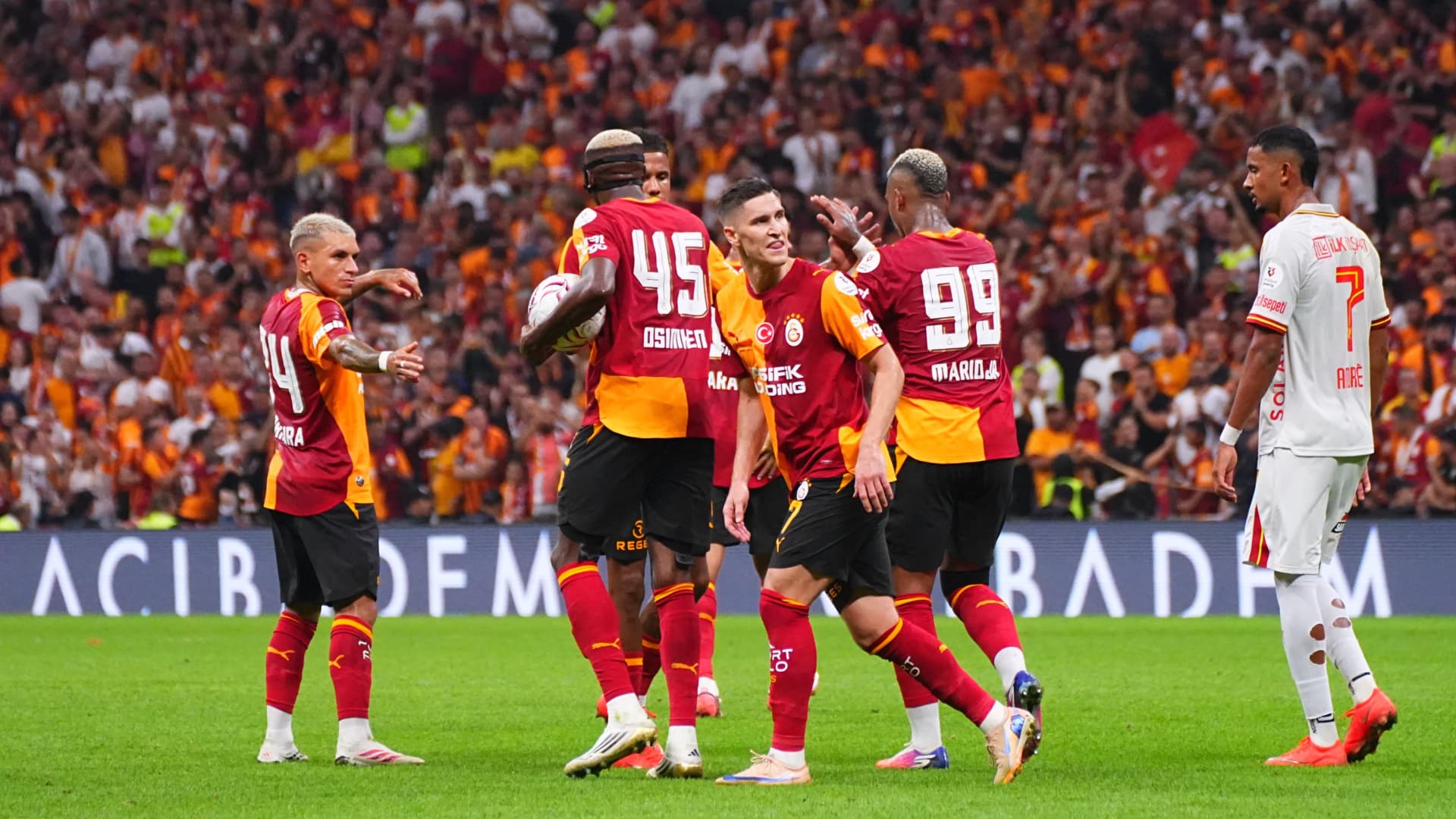 Galatasaray’da Lemina takımla çalışıyor, Osimhen için testler bekleniyor