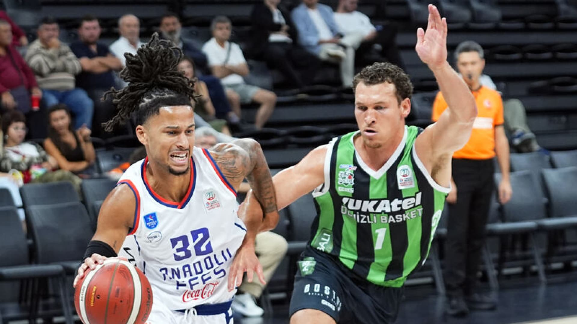 Anadolu Efes, Yukatel Denizli Basket karşısında 85-76 kazandı