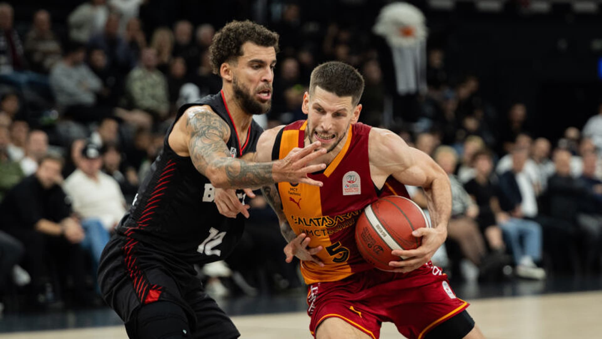 Beşiktaş, derbide Galatasaray'ı 83-80 yendi