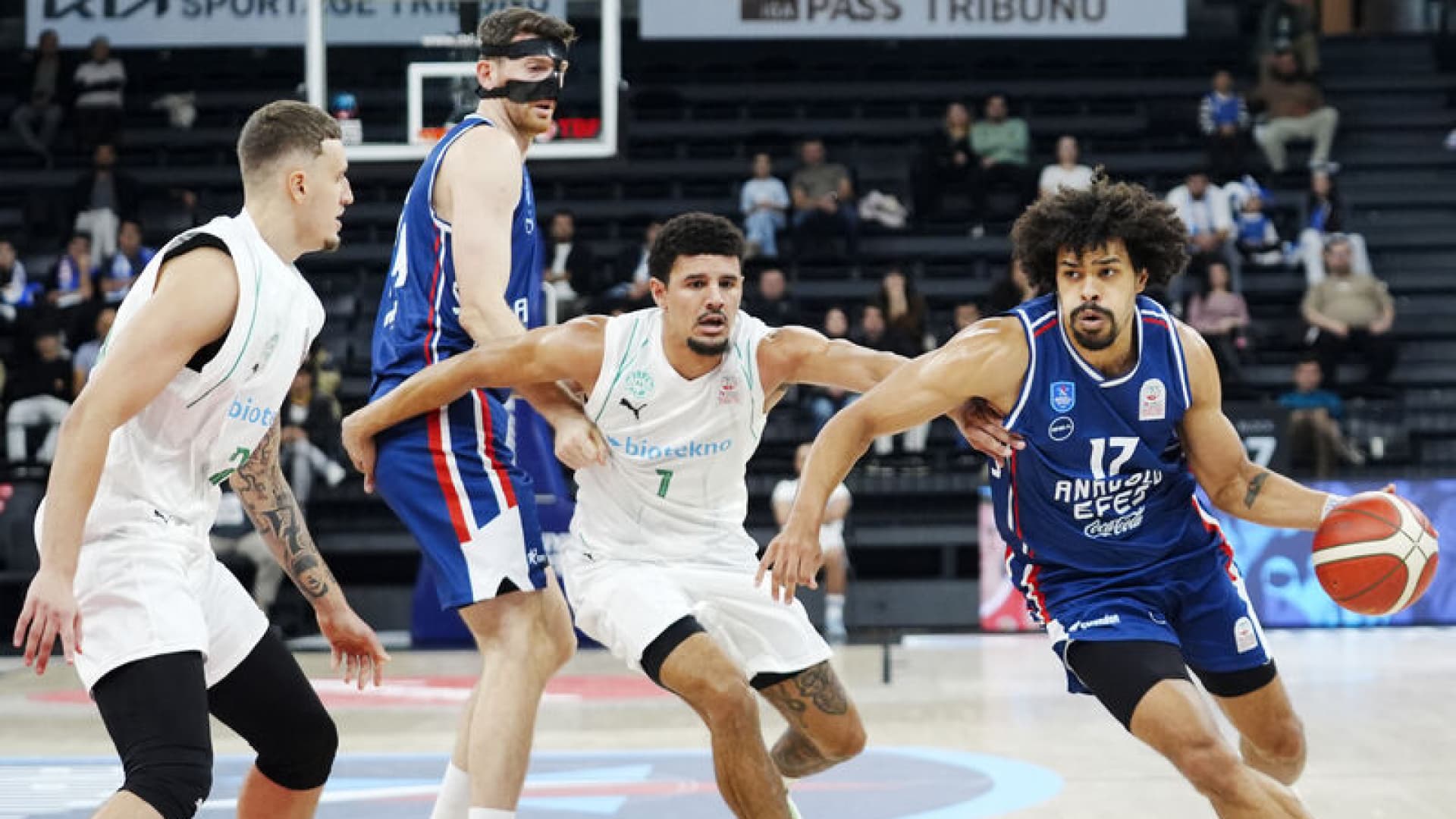 Anadolu Efes, Biotekno Körfez Basket karşısında 93-77 galip