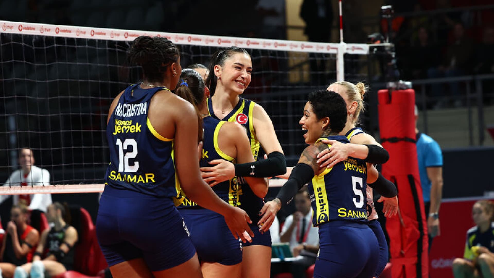 Fenerbahçe Medicana, Eczacıbaşı Peron karşısında 3-1 kazandı