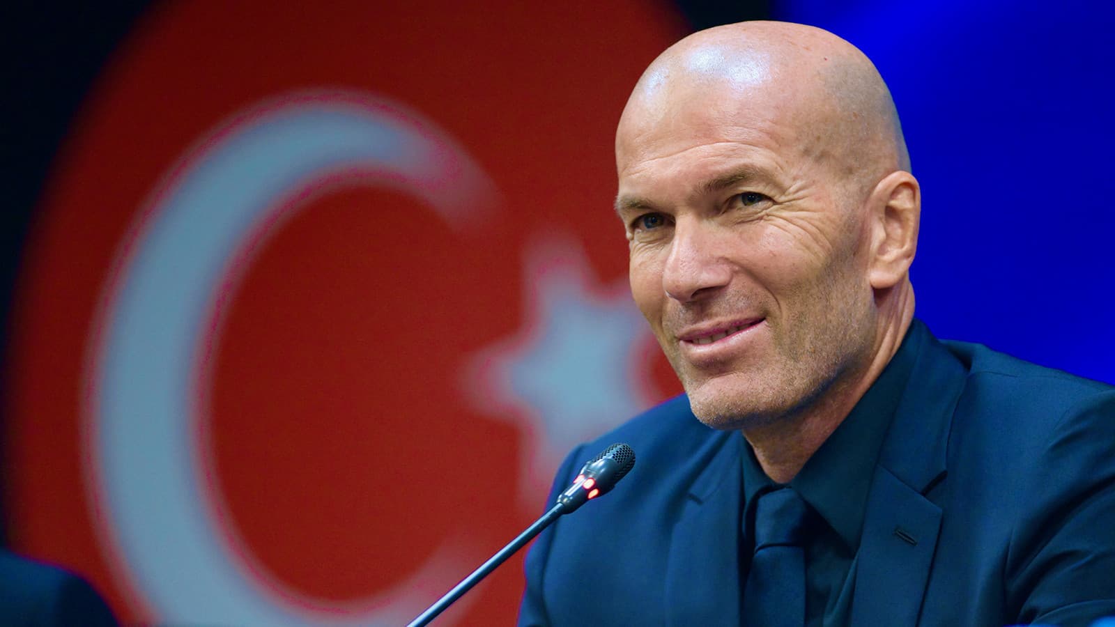 Zidane, Fransa kariyerine yenilgisiz başladı ve 24 yıllık rekoru egale etti