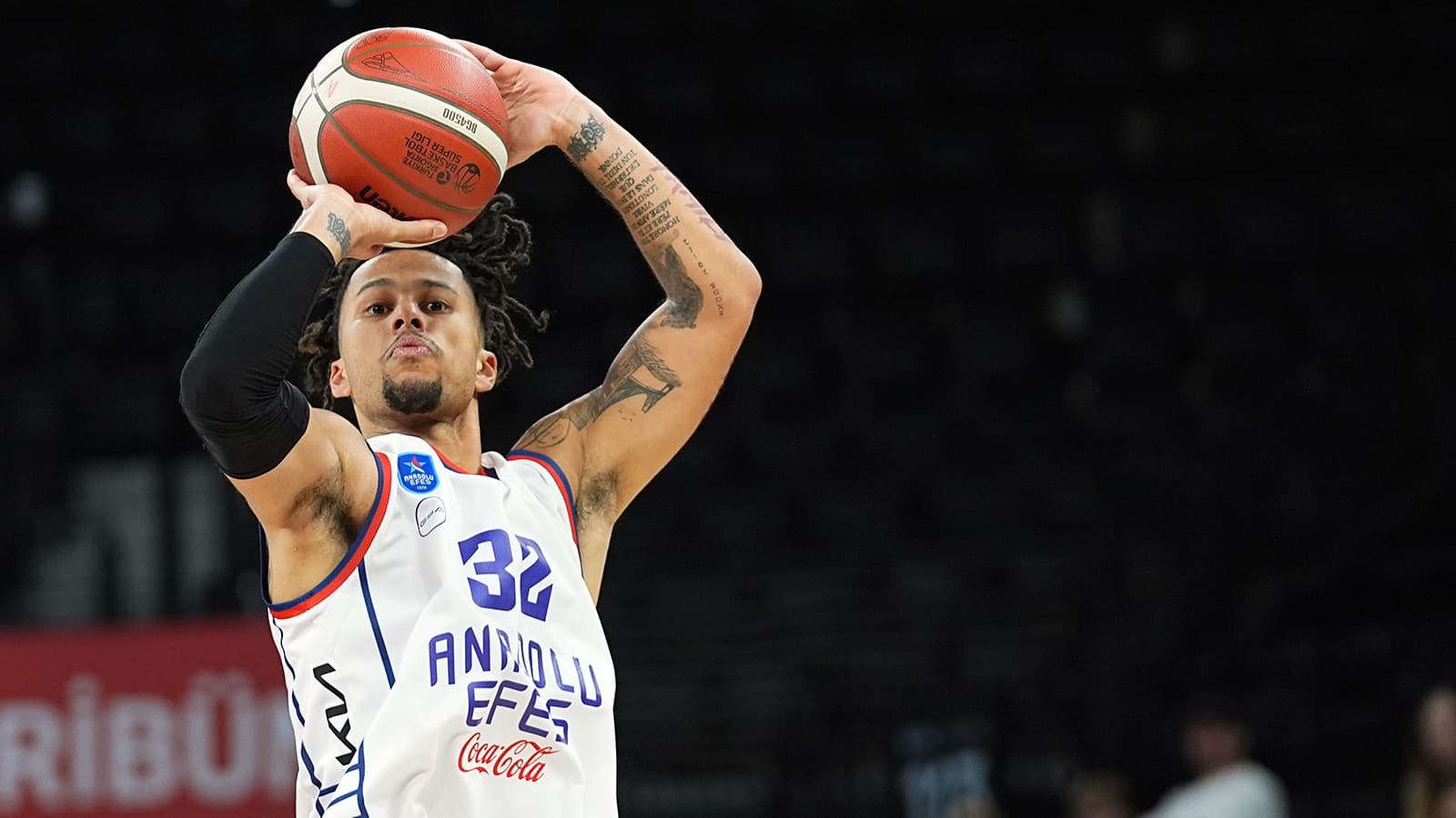Anadolu Efes, Zalgiris'i deplasmanda devirdi