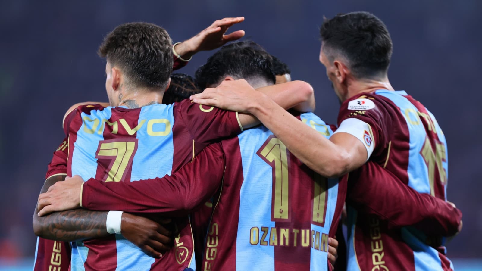 Trabzonspor, Beşiktaş karşısında 2-0 önde